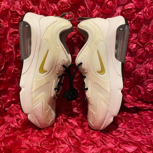 Nike Women's Air Max 200 - Picture 3 of 8